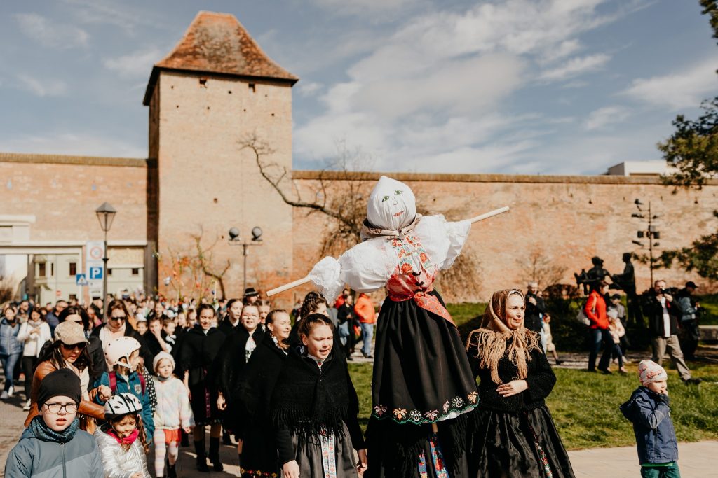 folklórnym podujatím